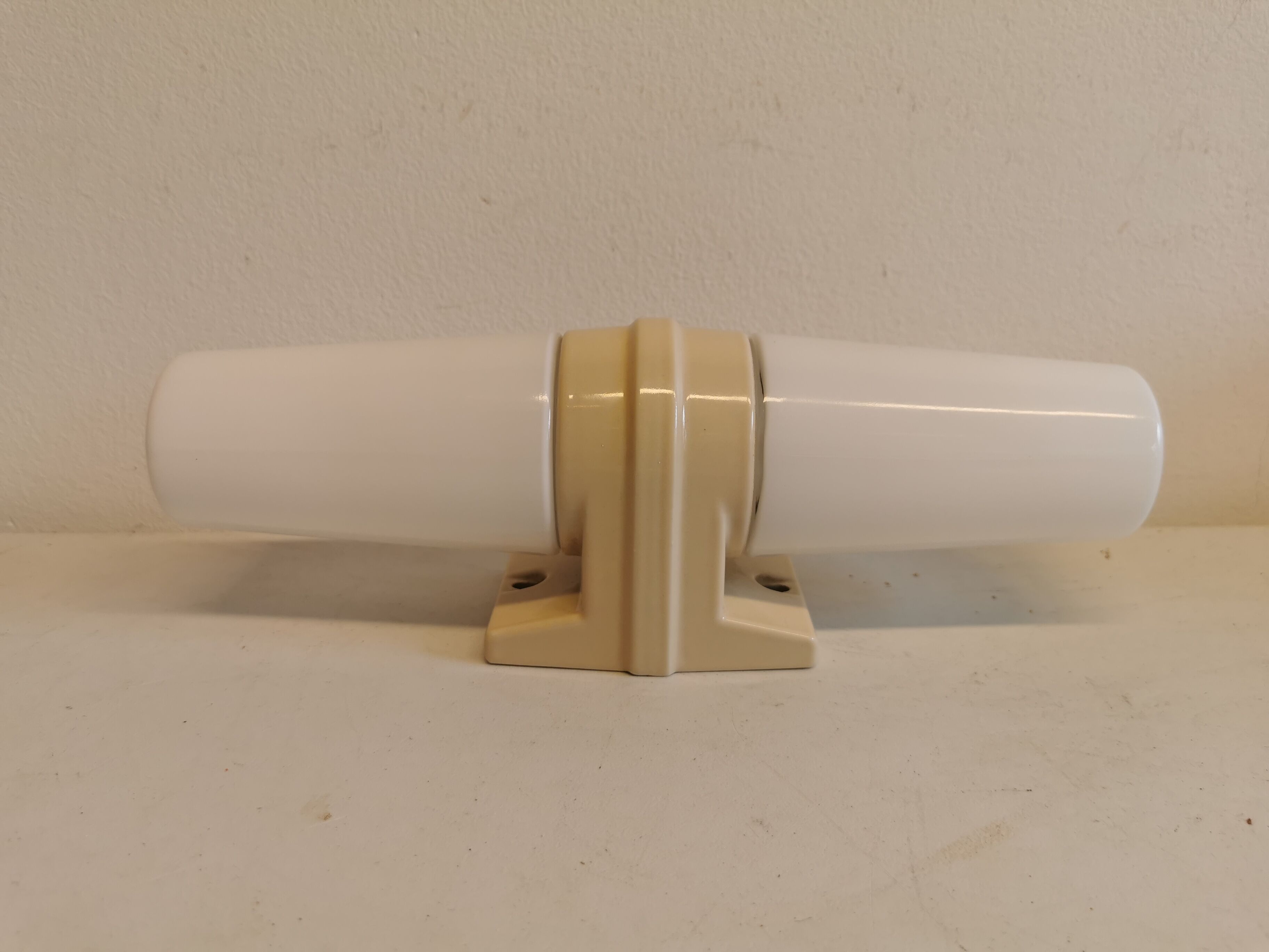 Bathroom/wall lamp designed by Sigvard bernadotte for IFÖ Sweden, Model 6060.