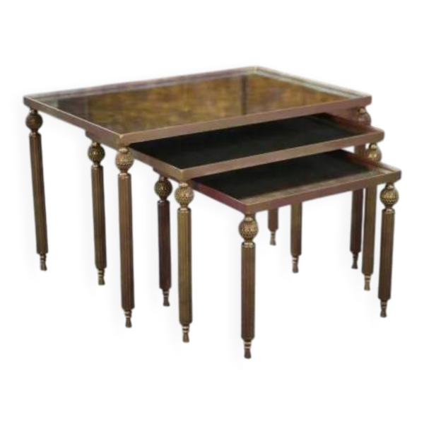 Tables gigognes
