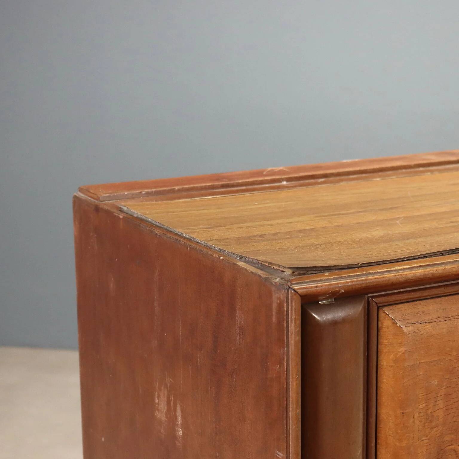 Buffet en loupe de bois des années 1950