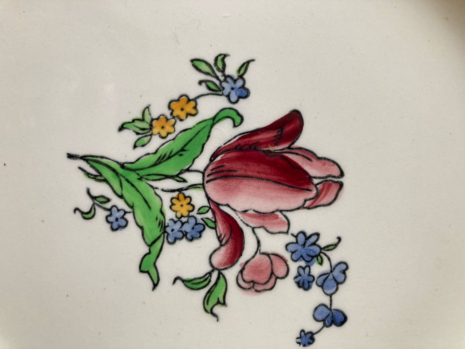 Round dish in Gien Earthenware, handmade Lorraine decor, 31 cm