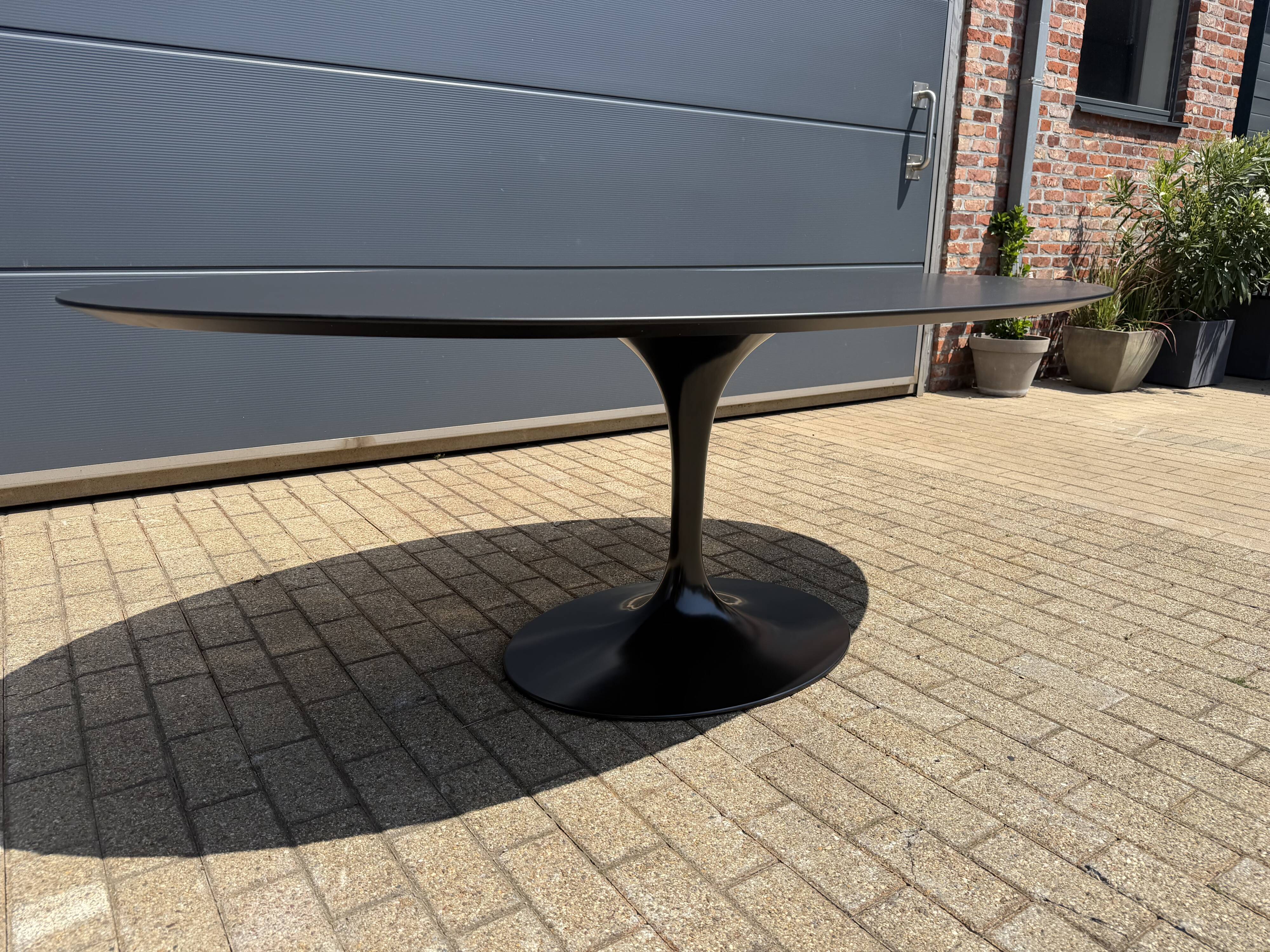 Knoll Tulip oval dining table 198/244cm black Feniks laminate