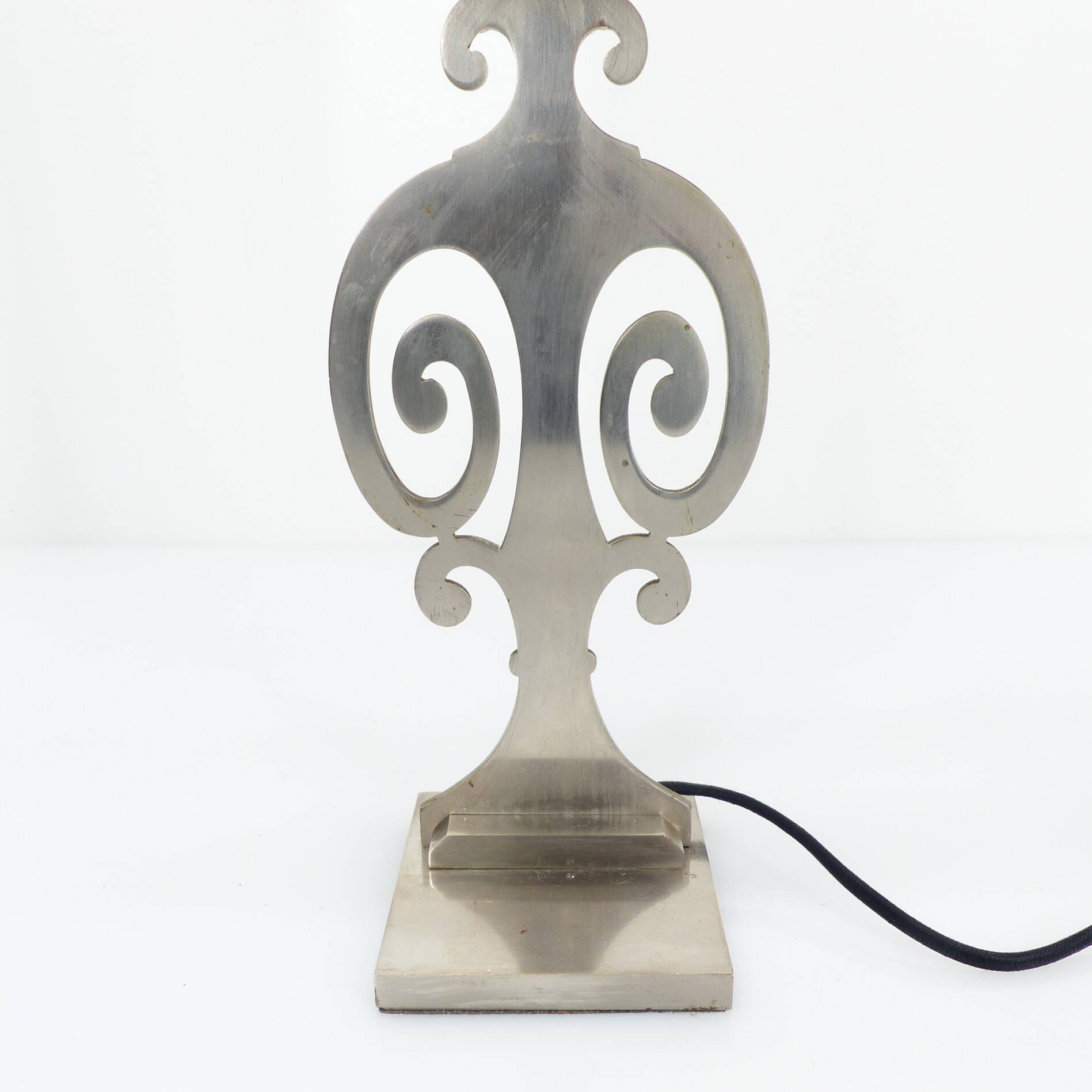 Neoclassical table lamp in brushed metal, in the style of Maison Charles