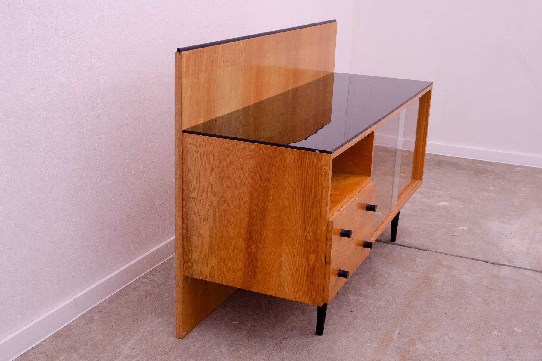 Armoire-bibliothèque vitrée vintage par Mojmír Požár, Tchécoslovaquie, 1960