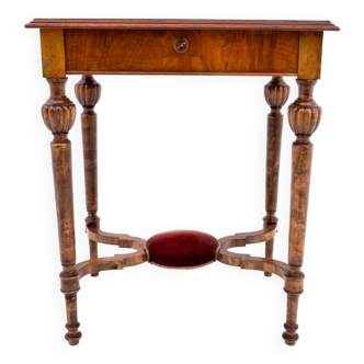 Inlaid table - thread, walnut, Northern Europe, circa 1880. After renovation.