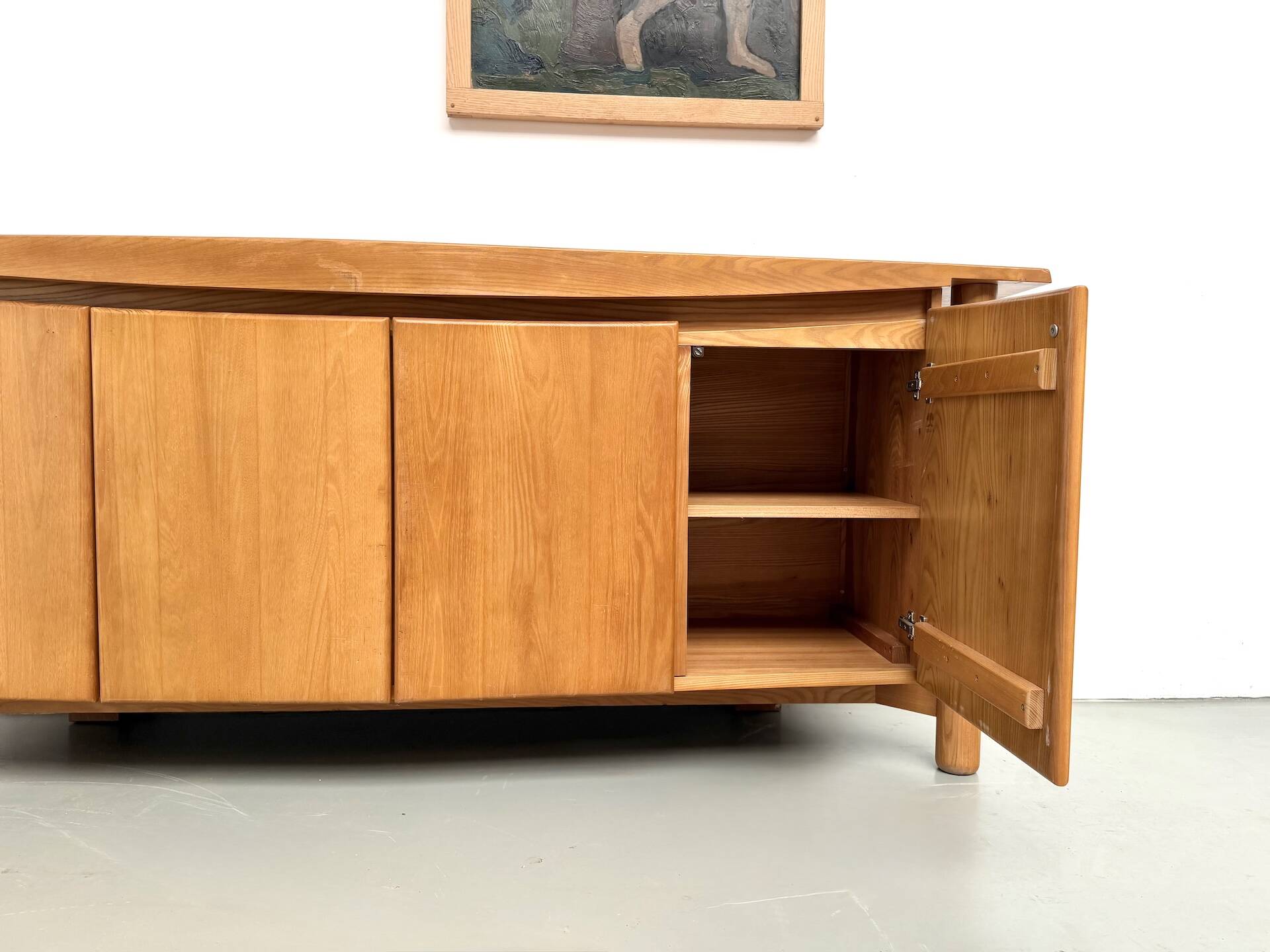 Enfilade galbée Maison Regain en orme massif, 1970