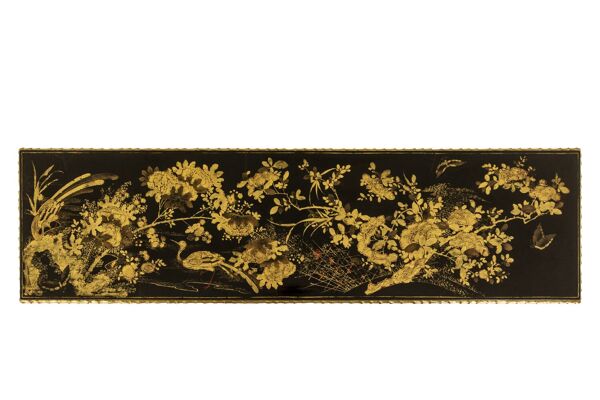 Maison Baguès. Table basse en bronze, laque noire, décor or. Circa 1970