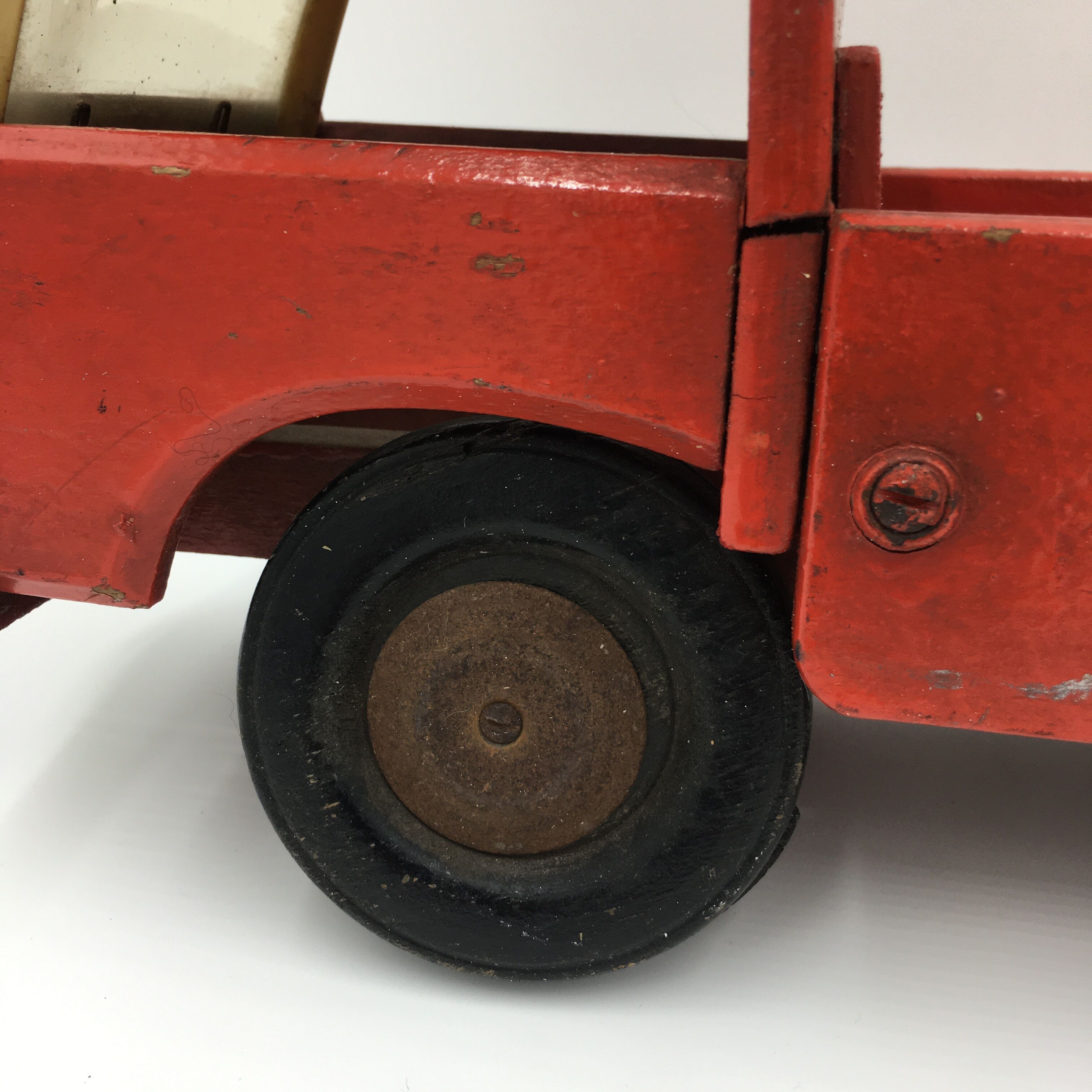 Wooden Truck Dejou
