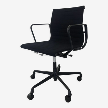 Aluminum black model EA 117 swivel chair by Charles & Ray Eames for Vitra