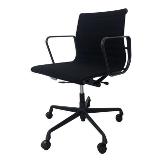 Aluminum black model EA 117 swivel chair by Charles & Ray Eames for Vitra