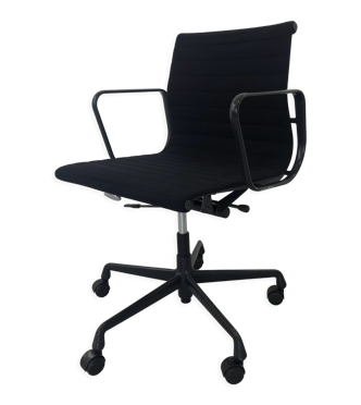 Fuateuil pivotant aluminium noir modèle EA 117 par Charles & Ray Eames pour Vitra