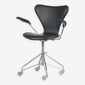 1950s “3217” Swivel desk chair by Arne Jacobsen for Fritz Hansen, Denmark