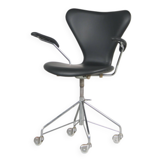 1950s “3217” Swivel desk chair by Arne Jacobsen for Fritz Hansen, Denmark