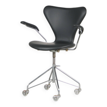 1950s “3217” Swivel desk chair by Arne Jacobsen for Fritz Hansen, Denmark