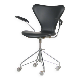 Chaise de bureau pivotante « 3217 » des années 1950 par Arne Jacobsen pour Fritz Hansen, Danemark