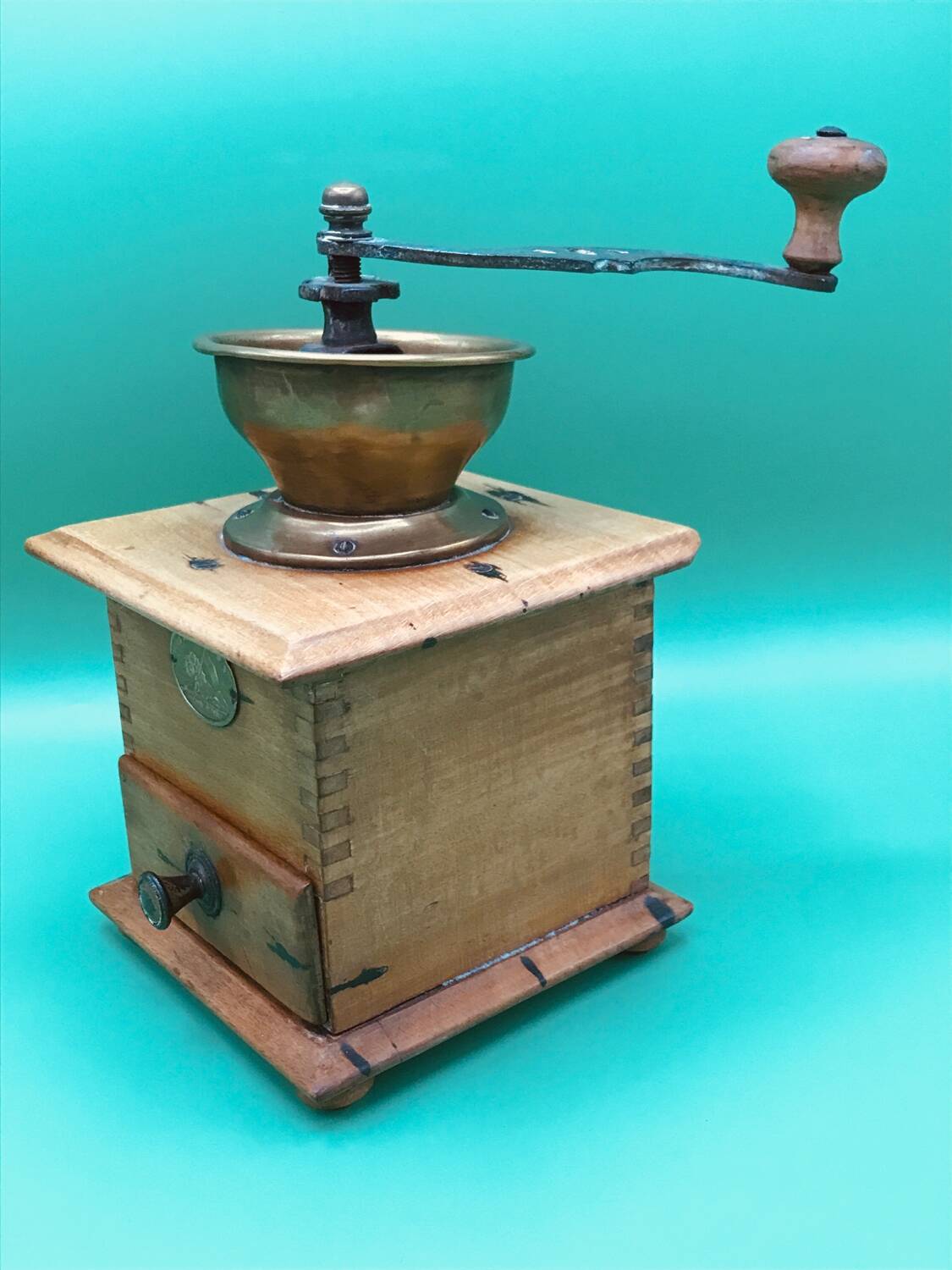 Coffee and pepper grinder