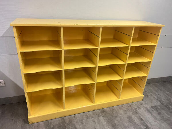 Ancien meuble de métier / casier bois / meuble de tri / comptoir