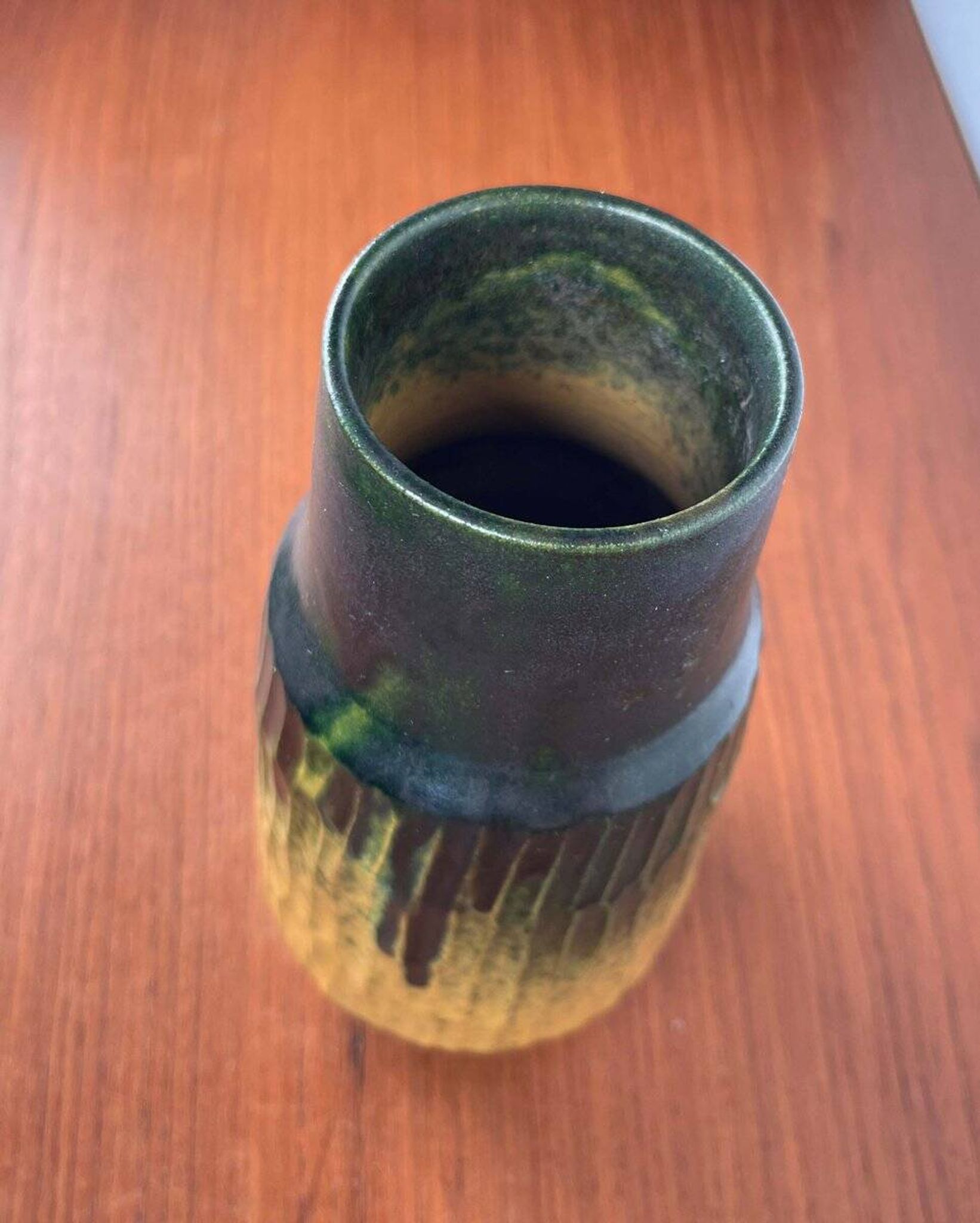 Danish studio pottery vase from the mid-20th century by Ernst Pottery, Faxe, 1960s.