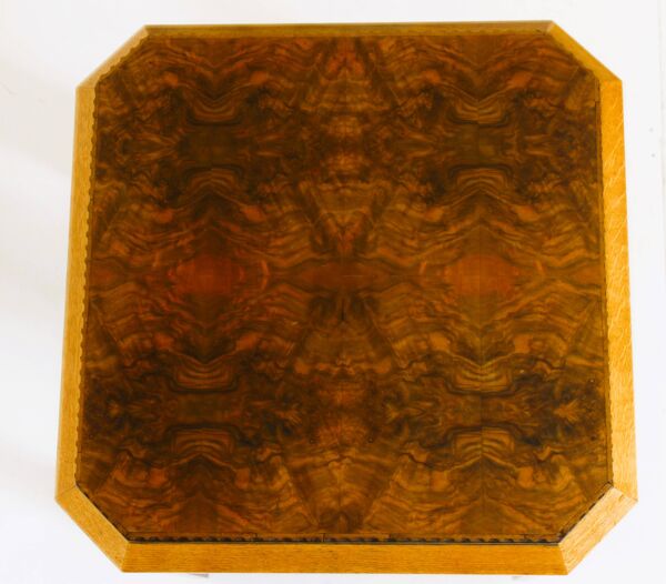 Table d'appoint ou table basse Art déco française en loupe de noyer et chên