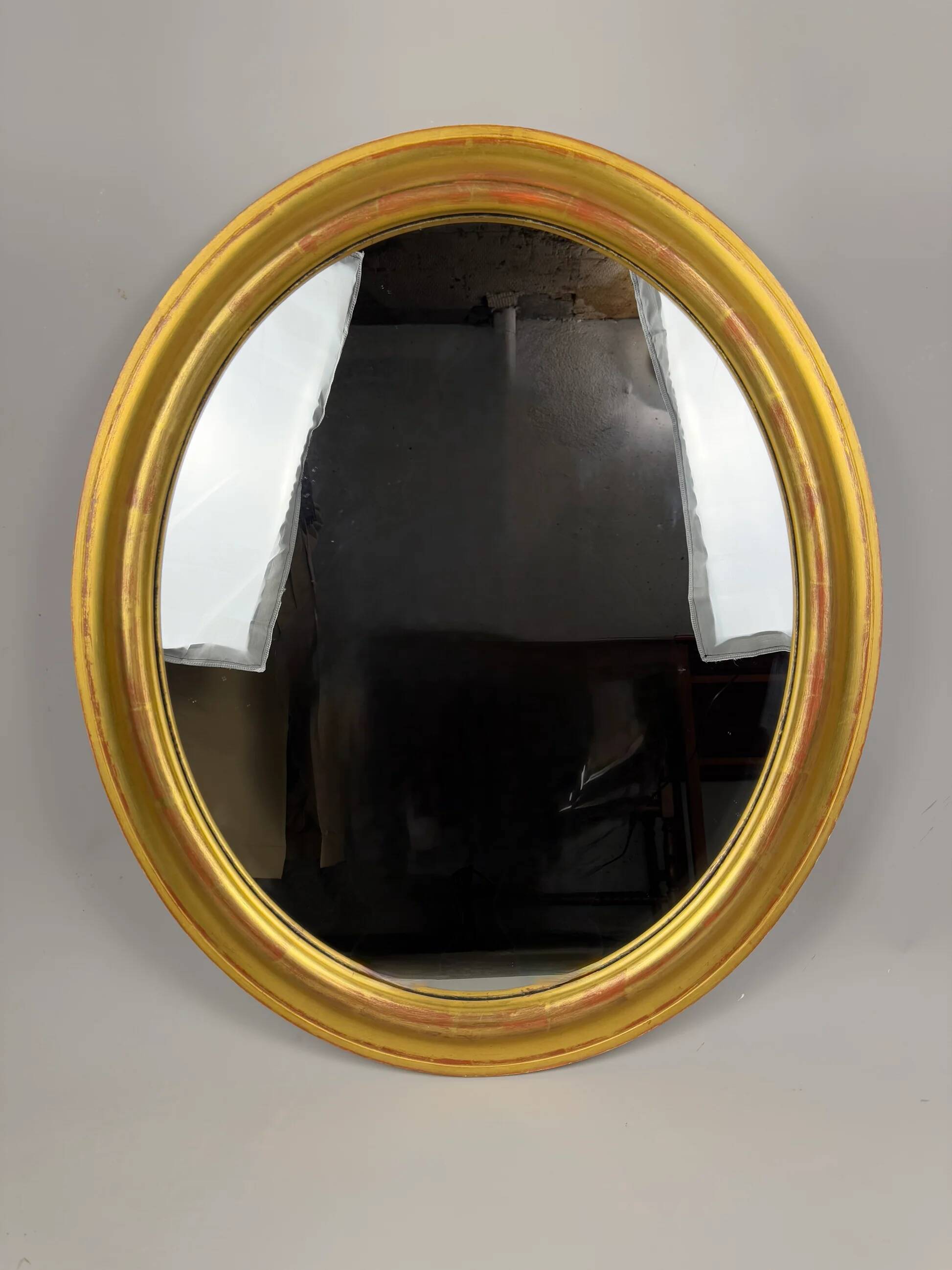 Miroir ovale vintage avec cadre en bois doré