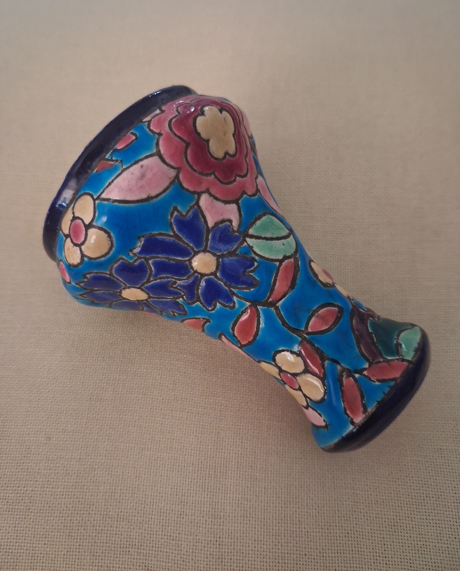 Vase miniature soliflore en Émaux de Longwy — Décor floral peint à la