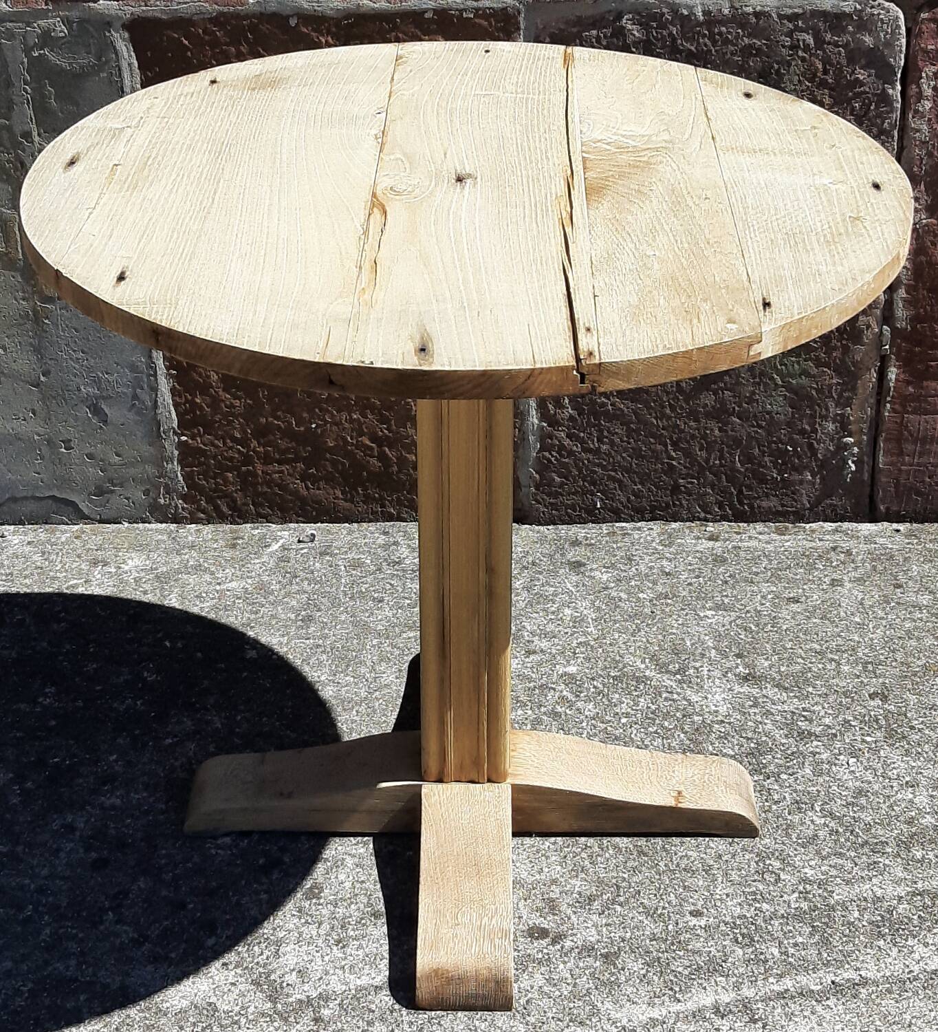 Side table or Art Deco pedestal table.