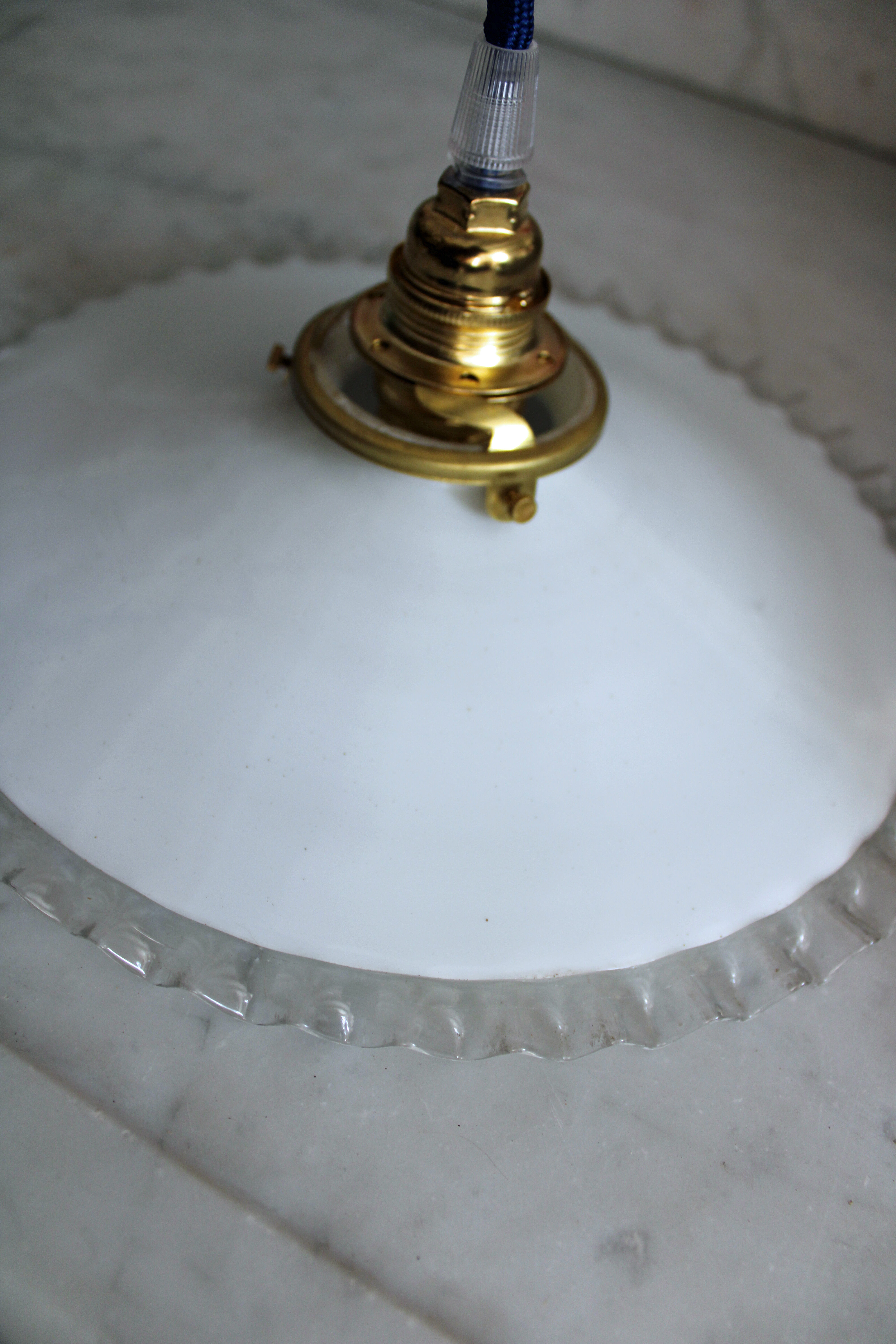 Dented opaline suspension