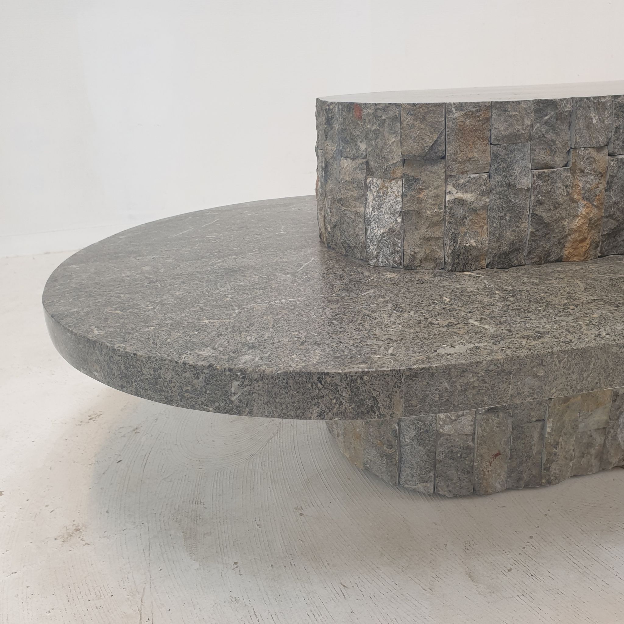 Table basse en pierre fossile, Magnussen Ponte, années 1980