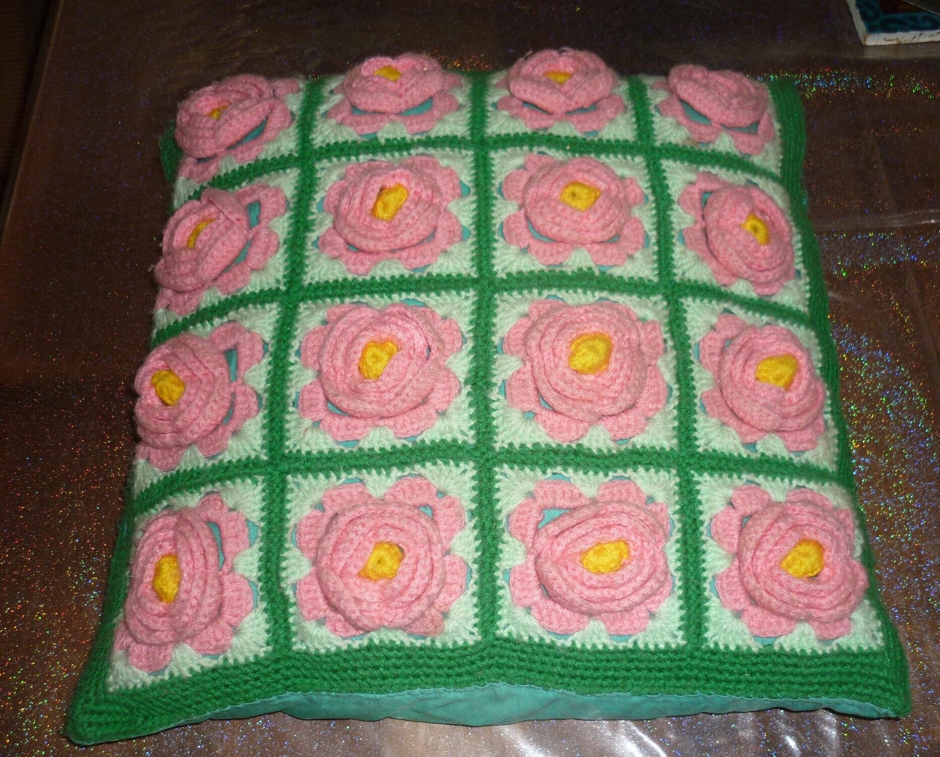 Cushion hook green pink yellow 40x40