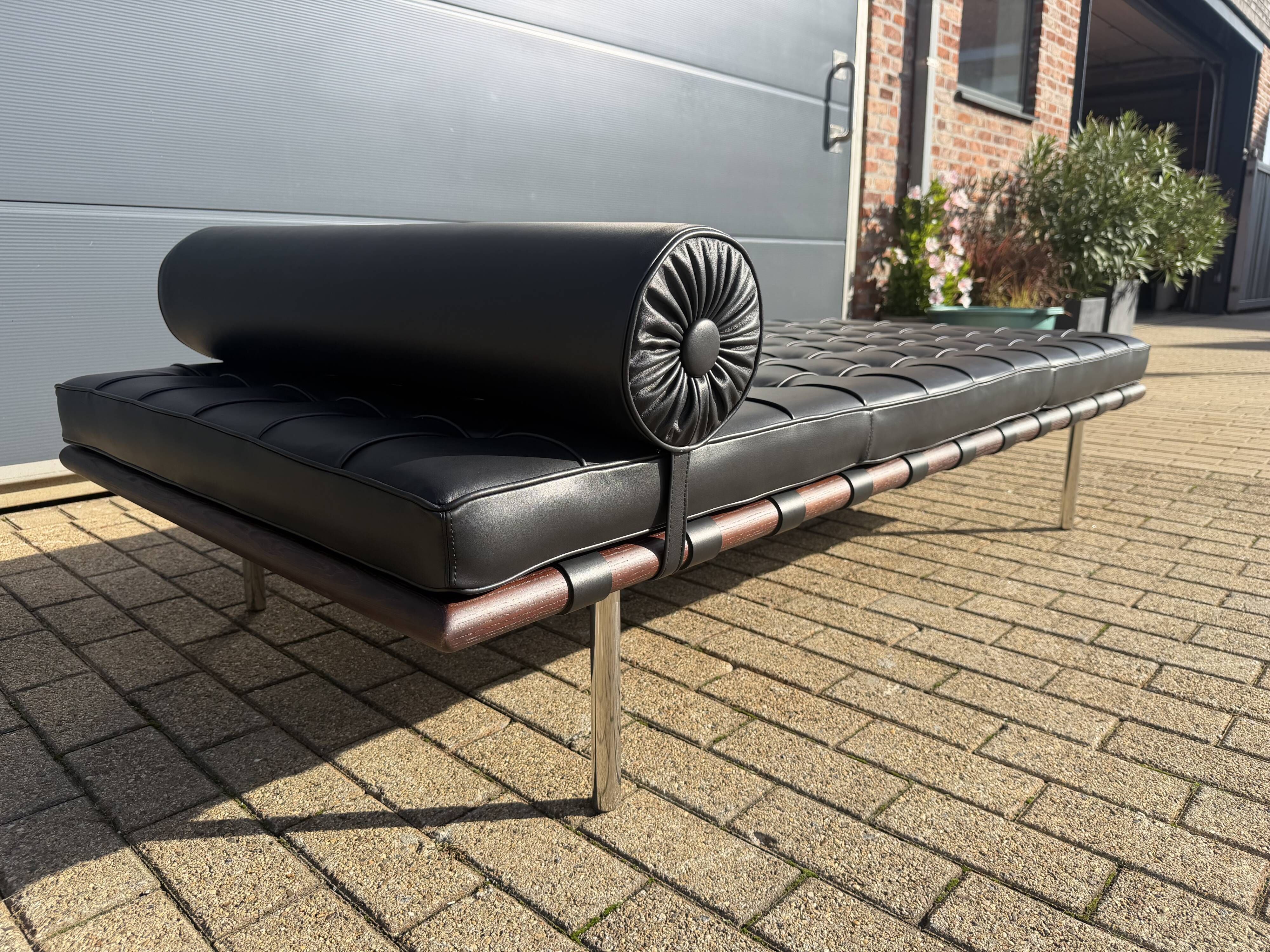 Knoll Barcelona Daybed Black Sabrina leather AS NEW!! Mies van der Rohe