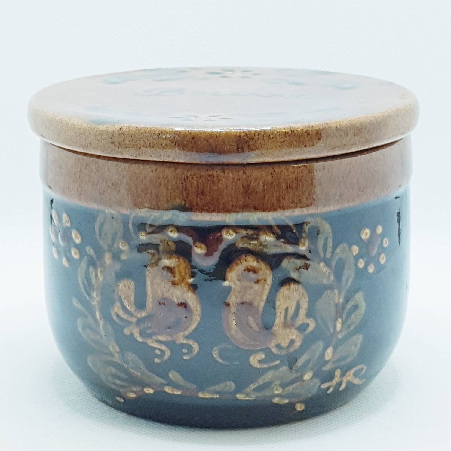 Cloche à beurre en poterie