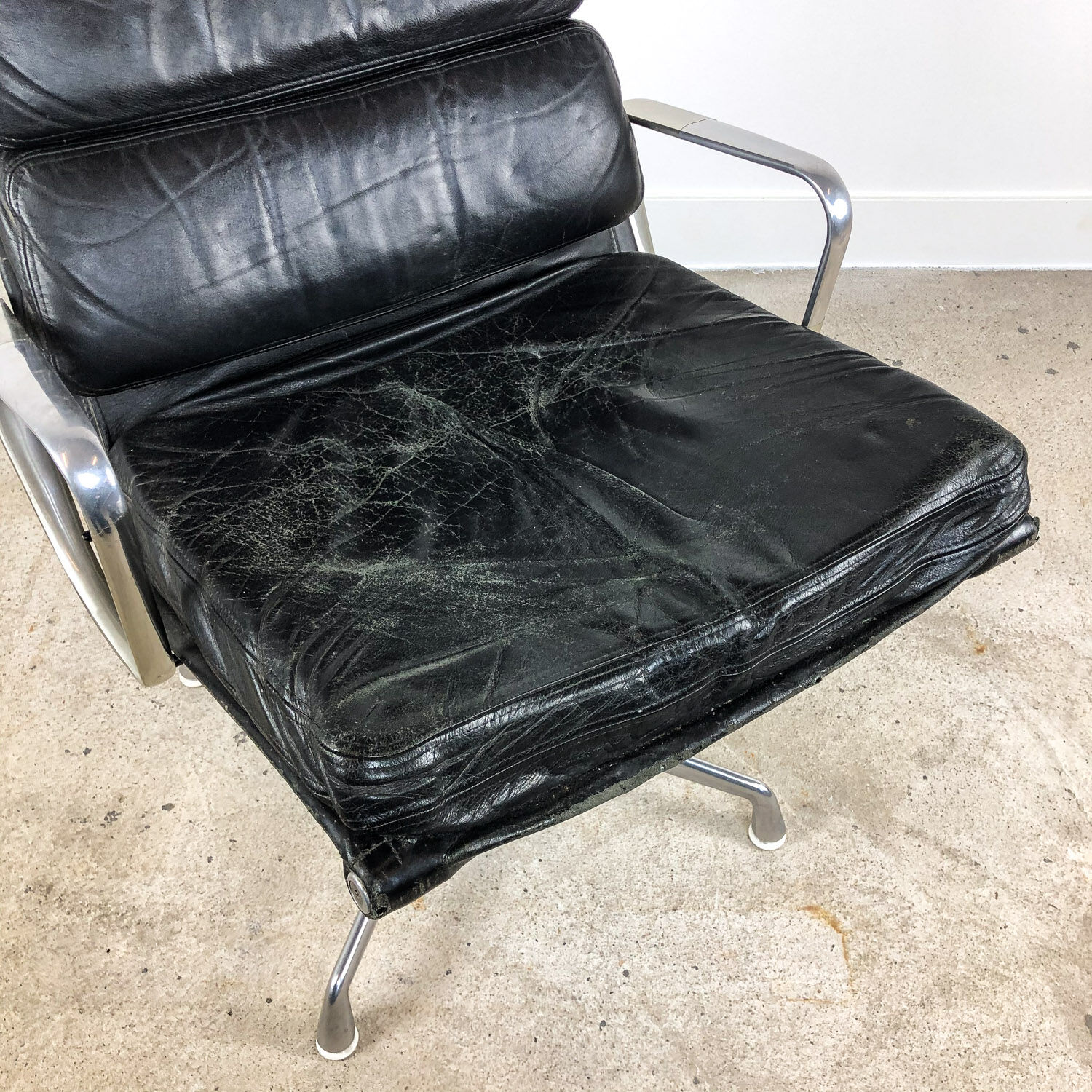 Charles and Ray Eames Softpad chair EA 216 edition Herman Miller, 1960