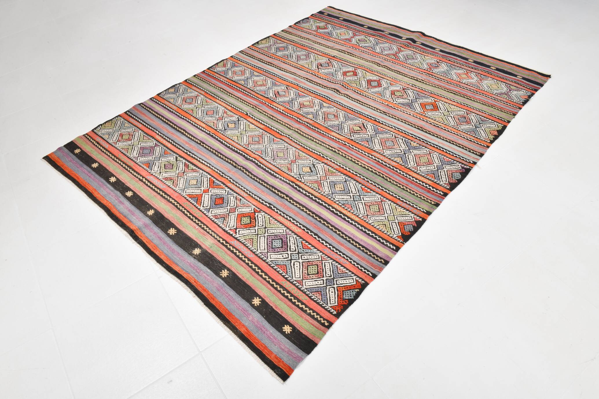 Traditional Oriental Carpet, Turkish Kilim Rug, 174x236 Cm