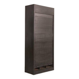 Metal cabinet with numerous lockers, curtain closure