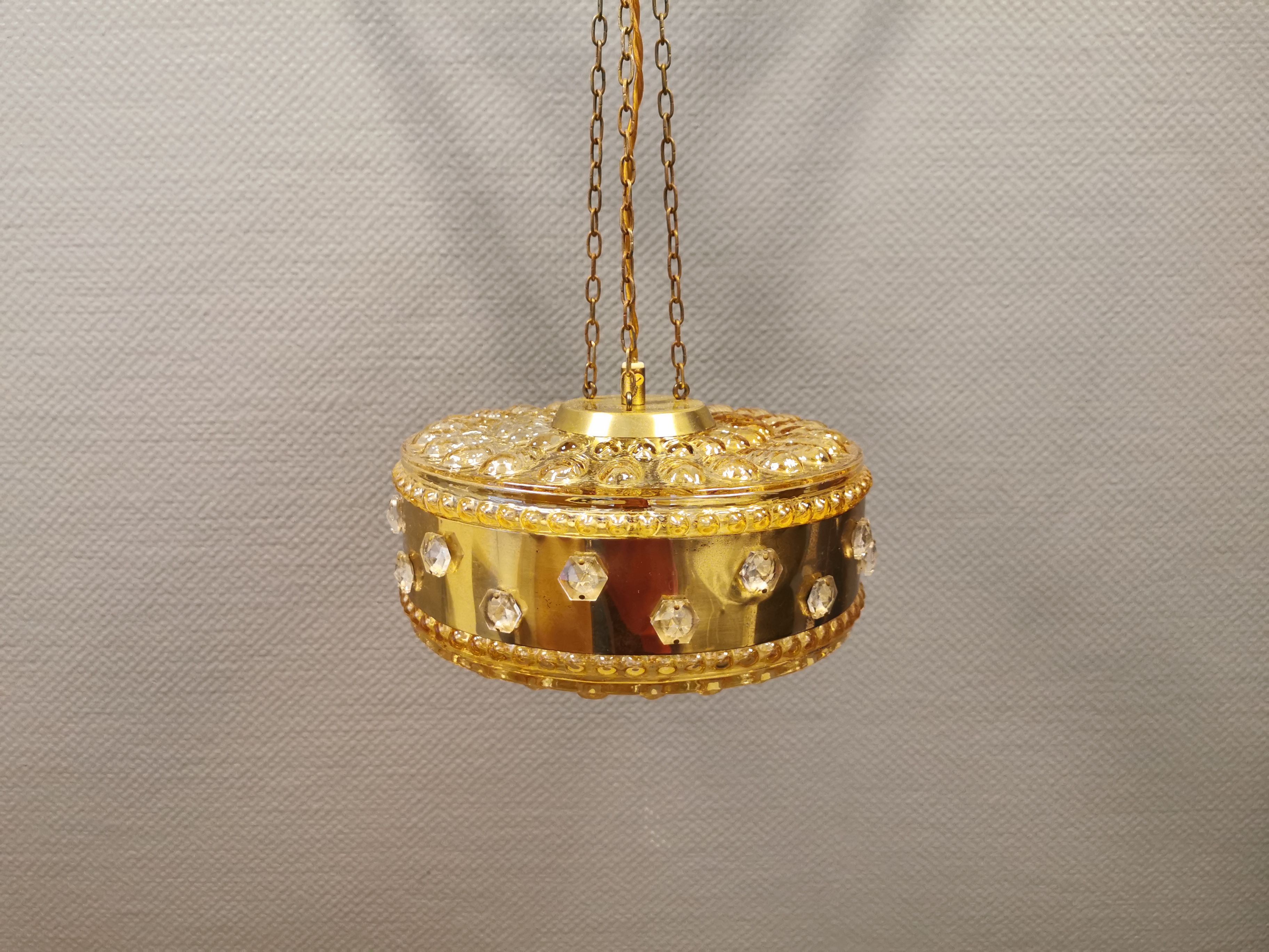 Ceiling-hanging lamp in glass with prisms and metal details