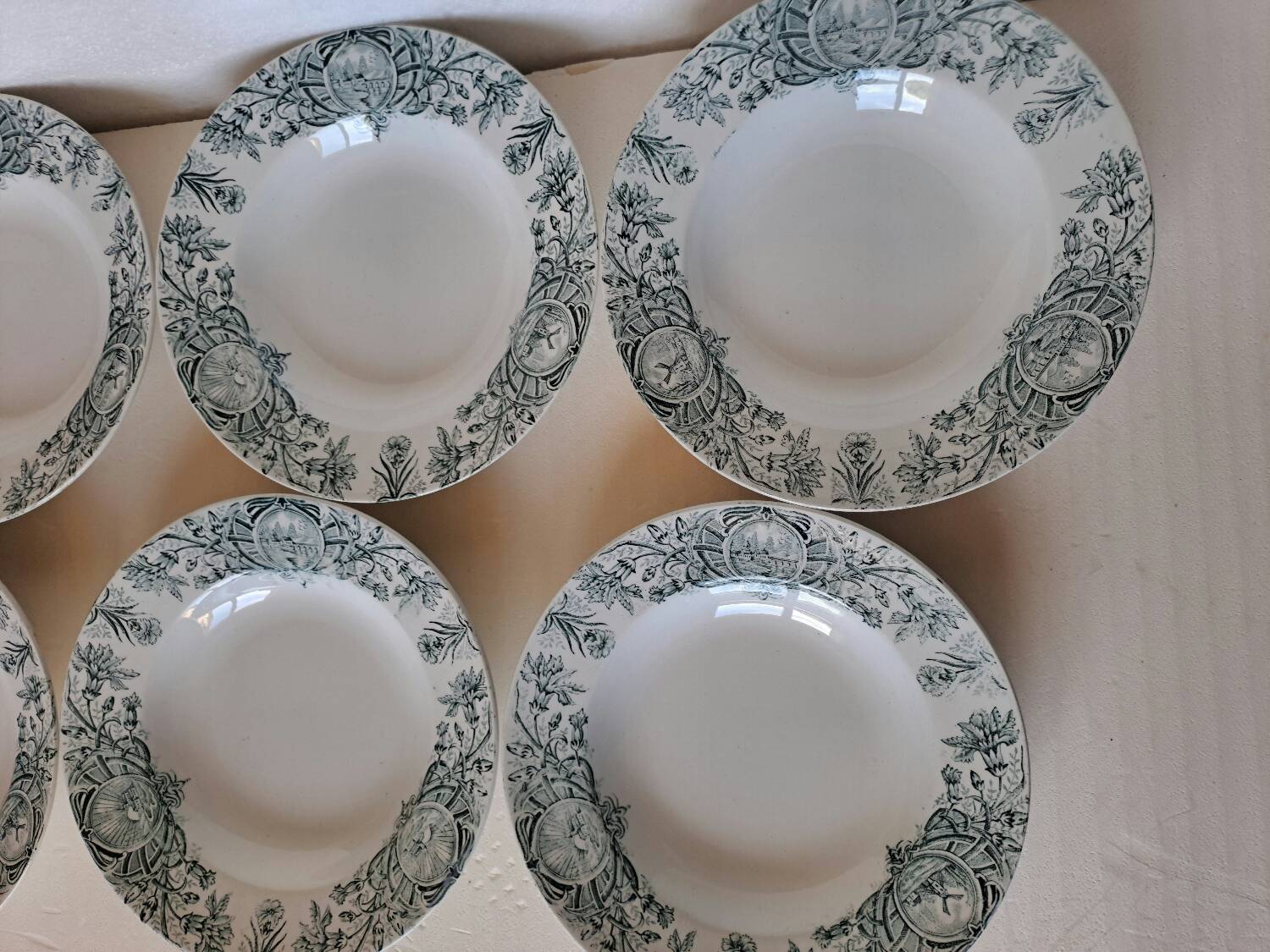 6 deep plates in Saint Amand earthenware, Persian model