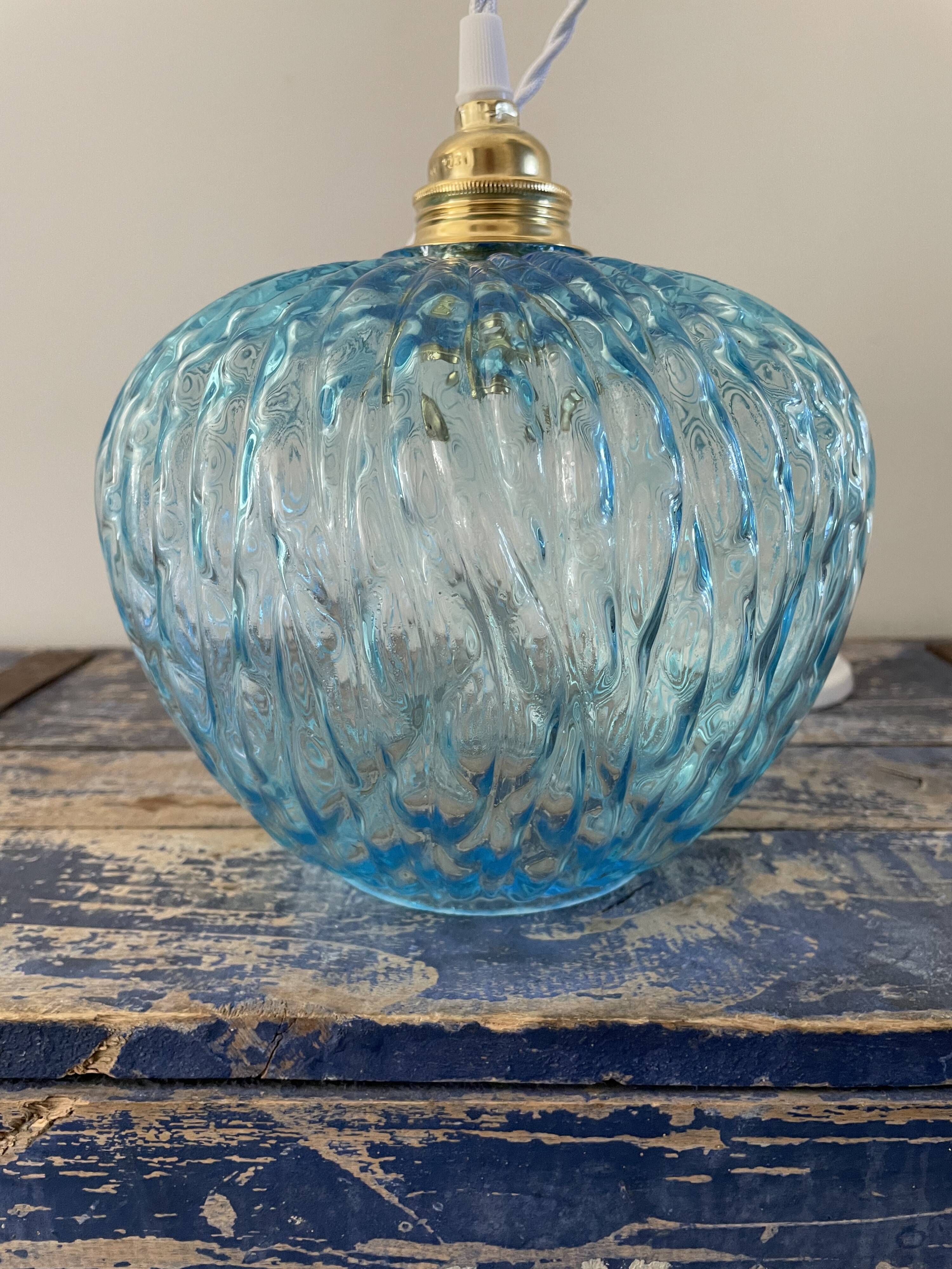 Suspension vintage bleue turquoise en verre ciselé électrifiée à neuf