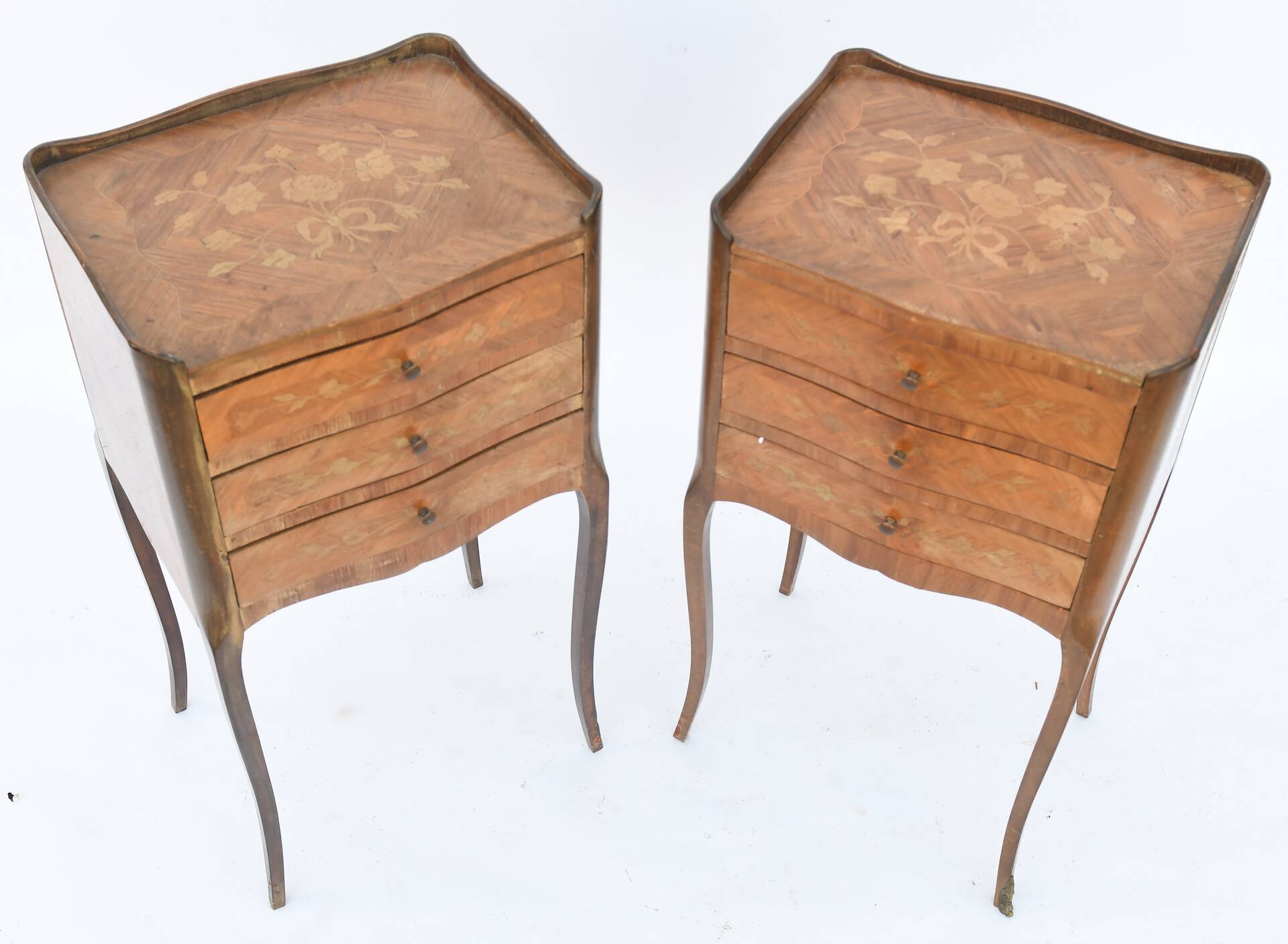 Paire de chevets en marqueterie de bois de rose