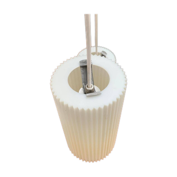 Suspension en plastique moderne d'époque mid-century par Erco.