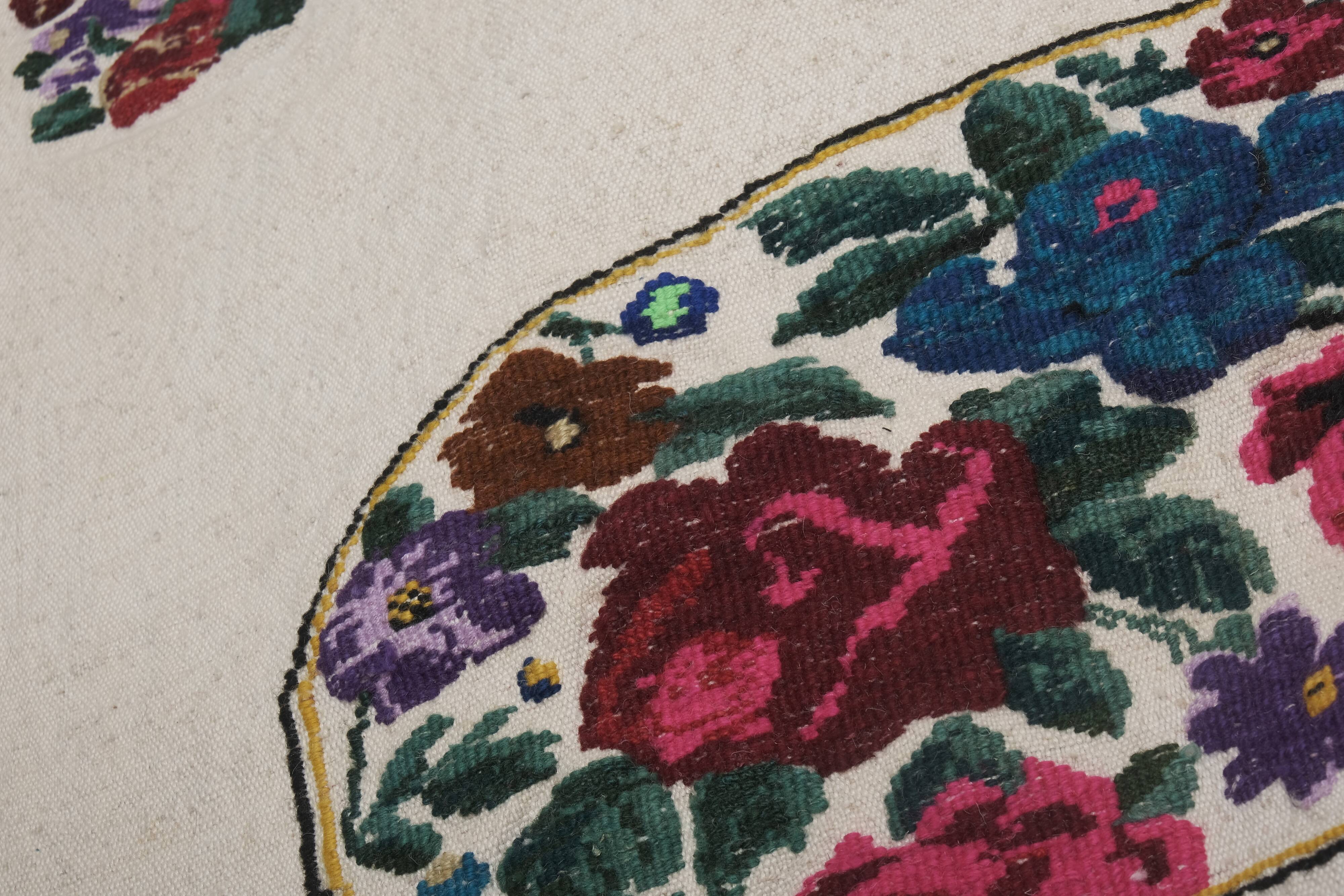 Vintage Turkish rug from Oushak, hand-woven 115x144 cm