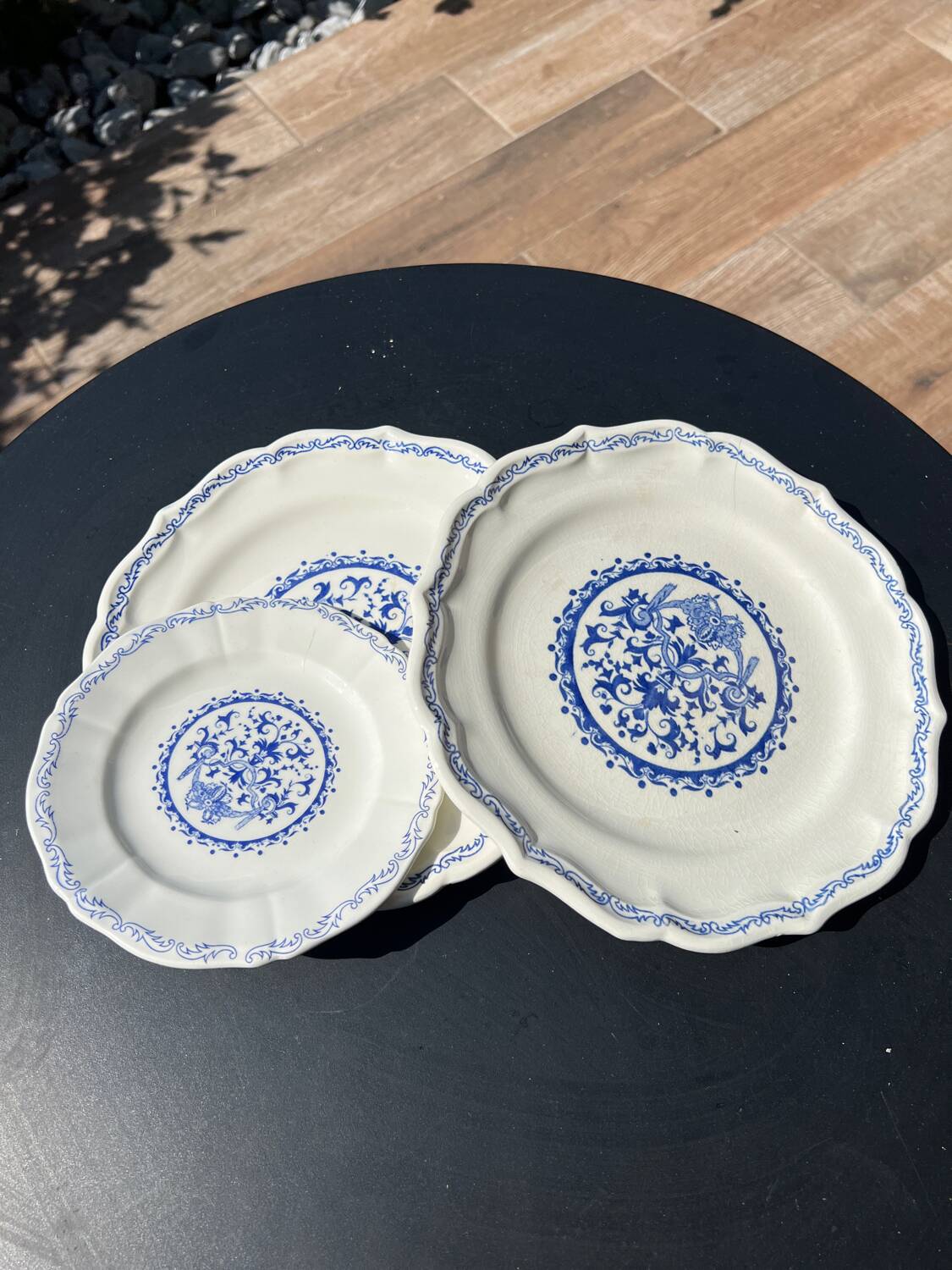 Lot - 3 assiettes en Gien bleu et blanche