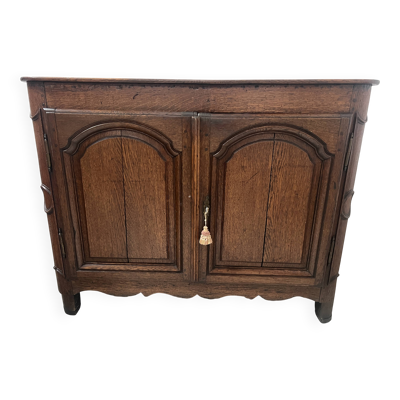 Buffet deux portes de style Louis XIV en chene massif XVIII siècle