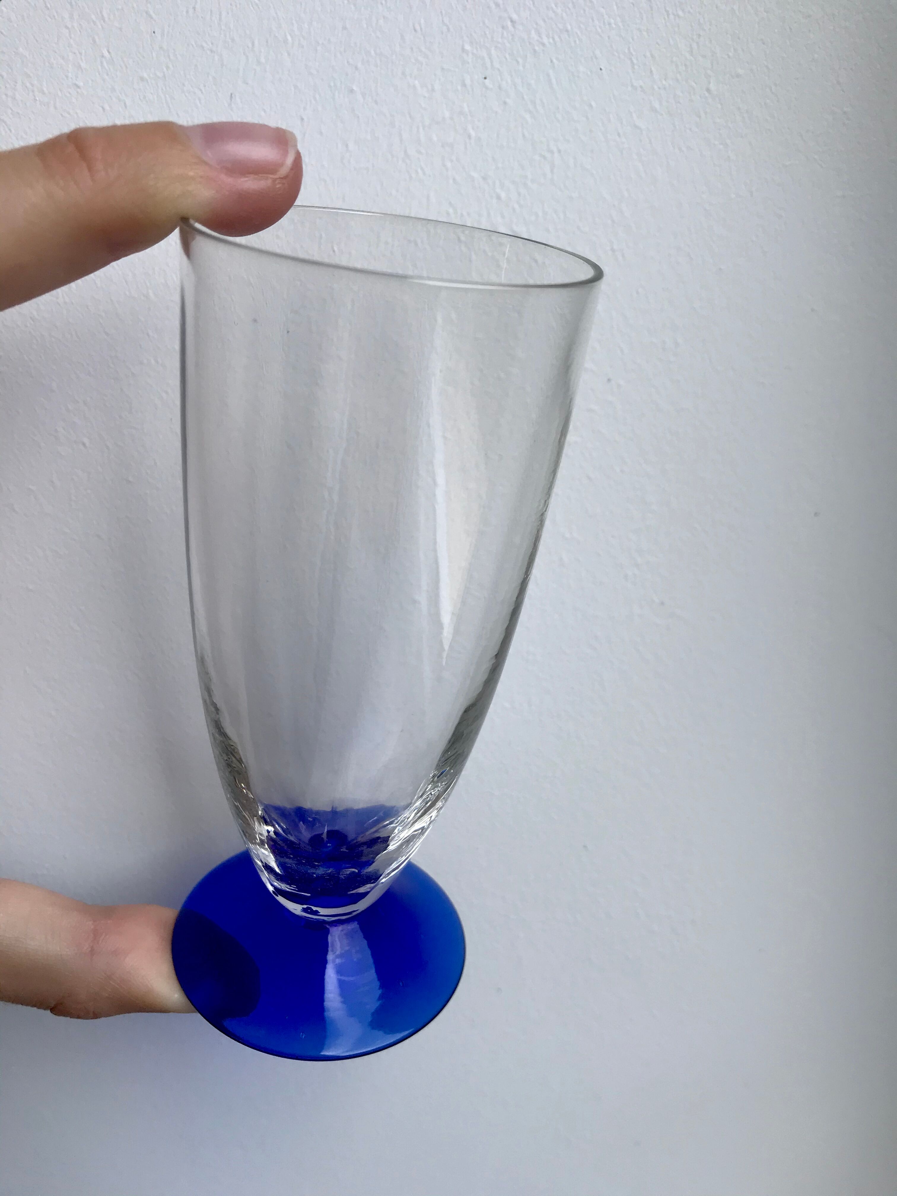 Set of 8 glasses of champagne with blue feet 60s-70s