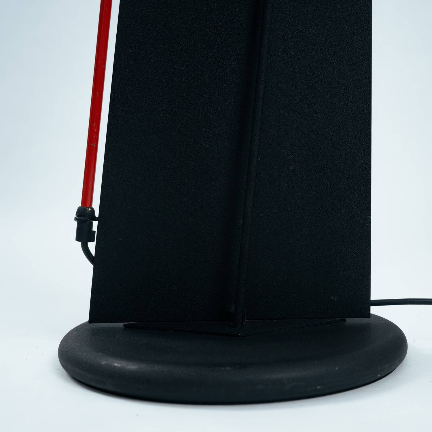 Postmodern memphis style sculptural red black white floor lamp