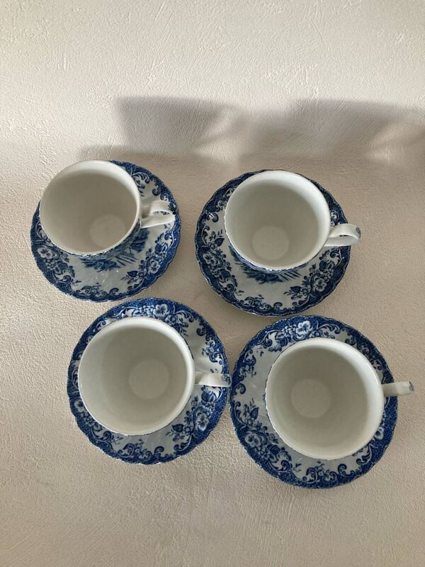 4 tasses et sous-tasses à thé bleues Coaching Scenes par Johnson Bros Ireston