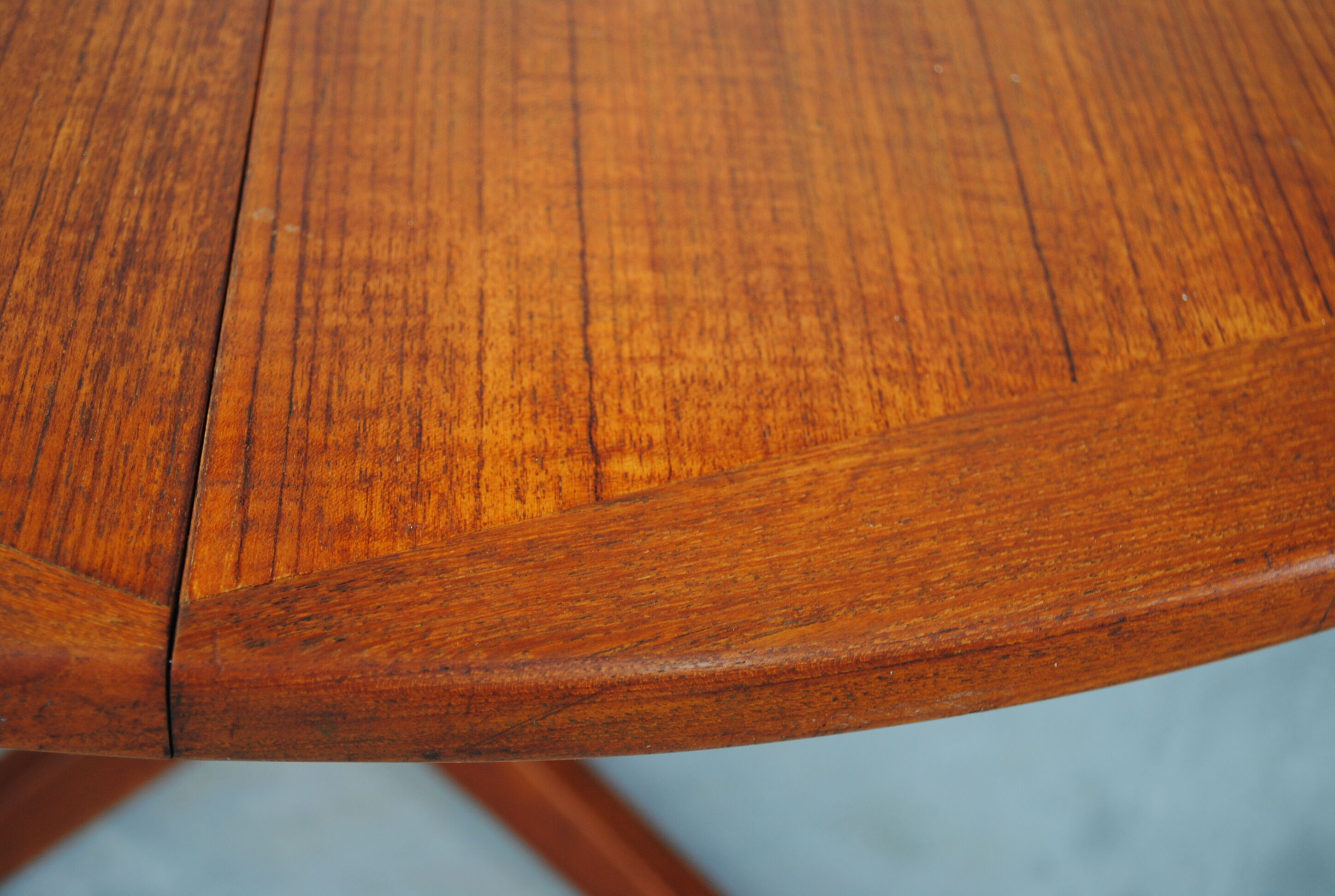 Table to eat expandable in teck