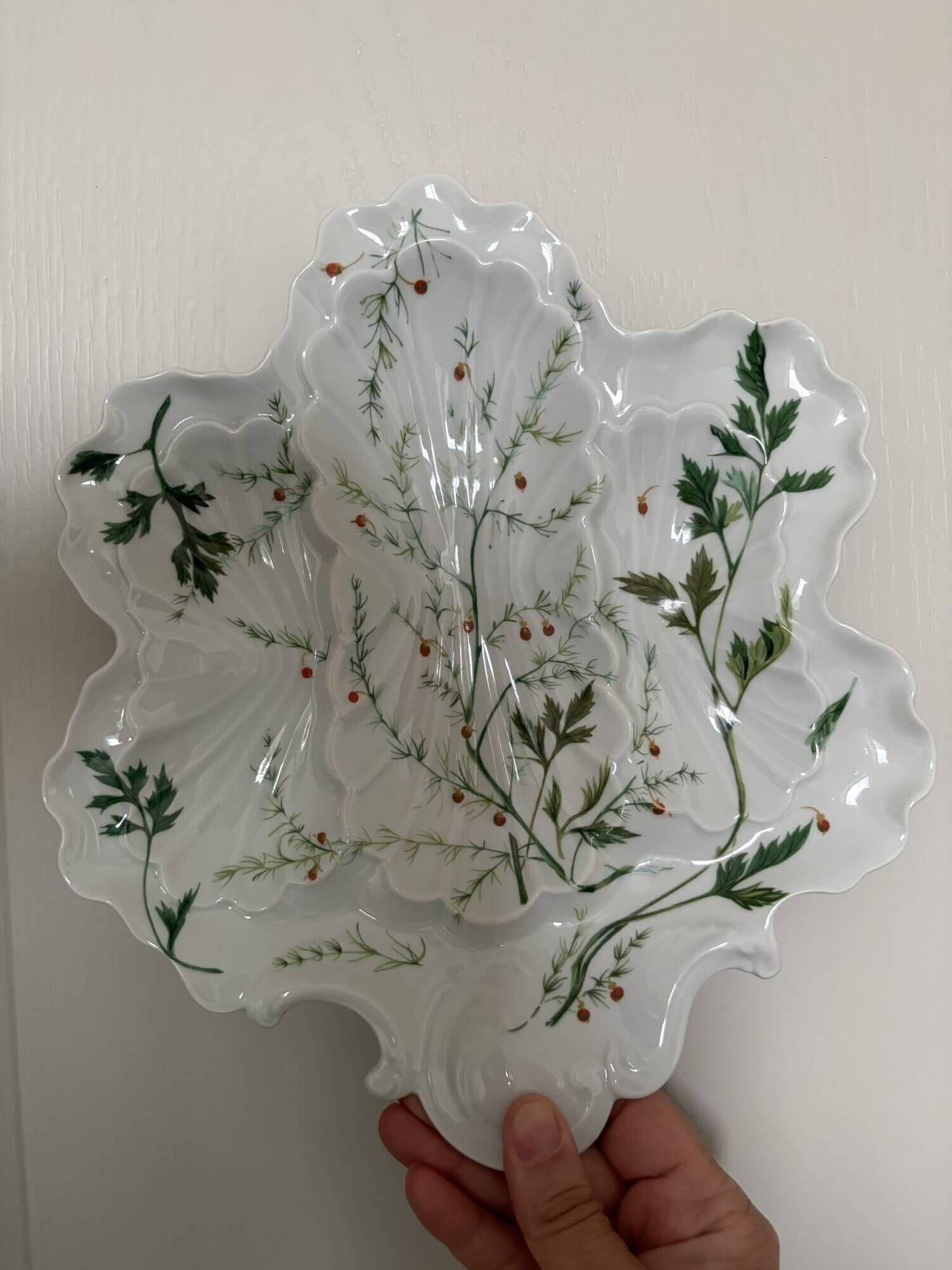 Limoges porcelain oyster plate BH, Art Nouveau botanical decoration.