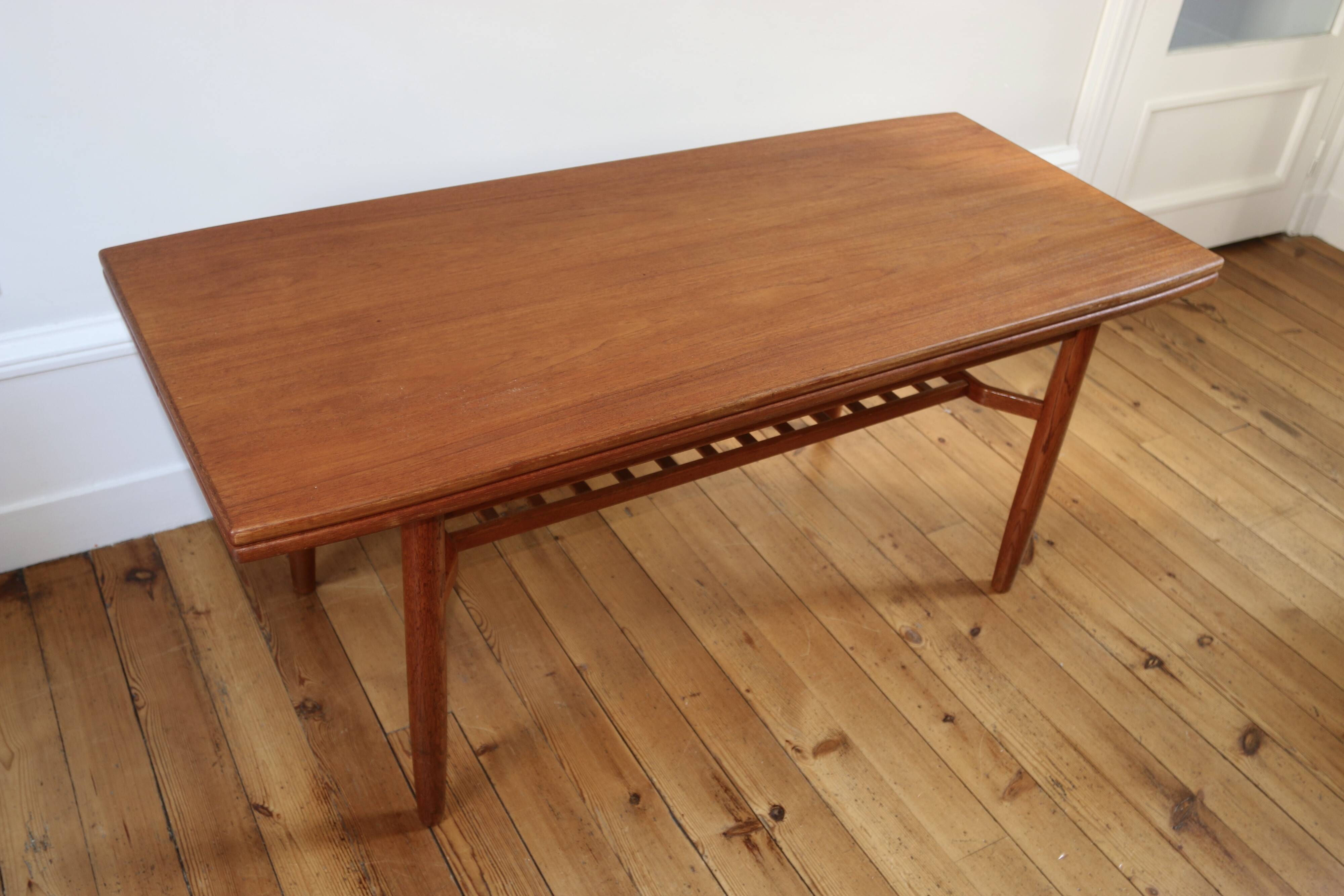Table basse relevable "elevator" scandinave teck Tingstroms
