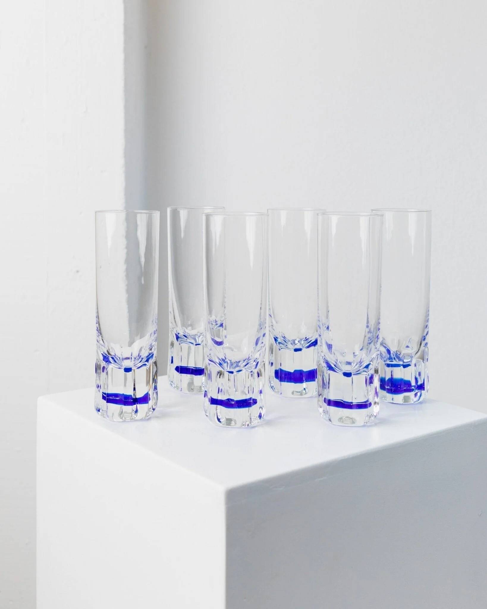 6 vintage drinking glasses from Italy from the 1980s - Set of transparent royal blue water glasses - Mid-Century design