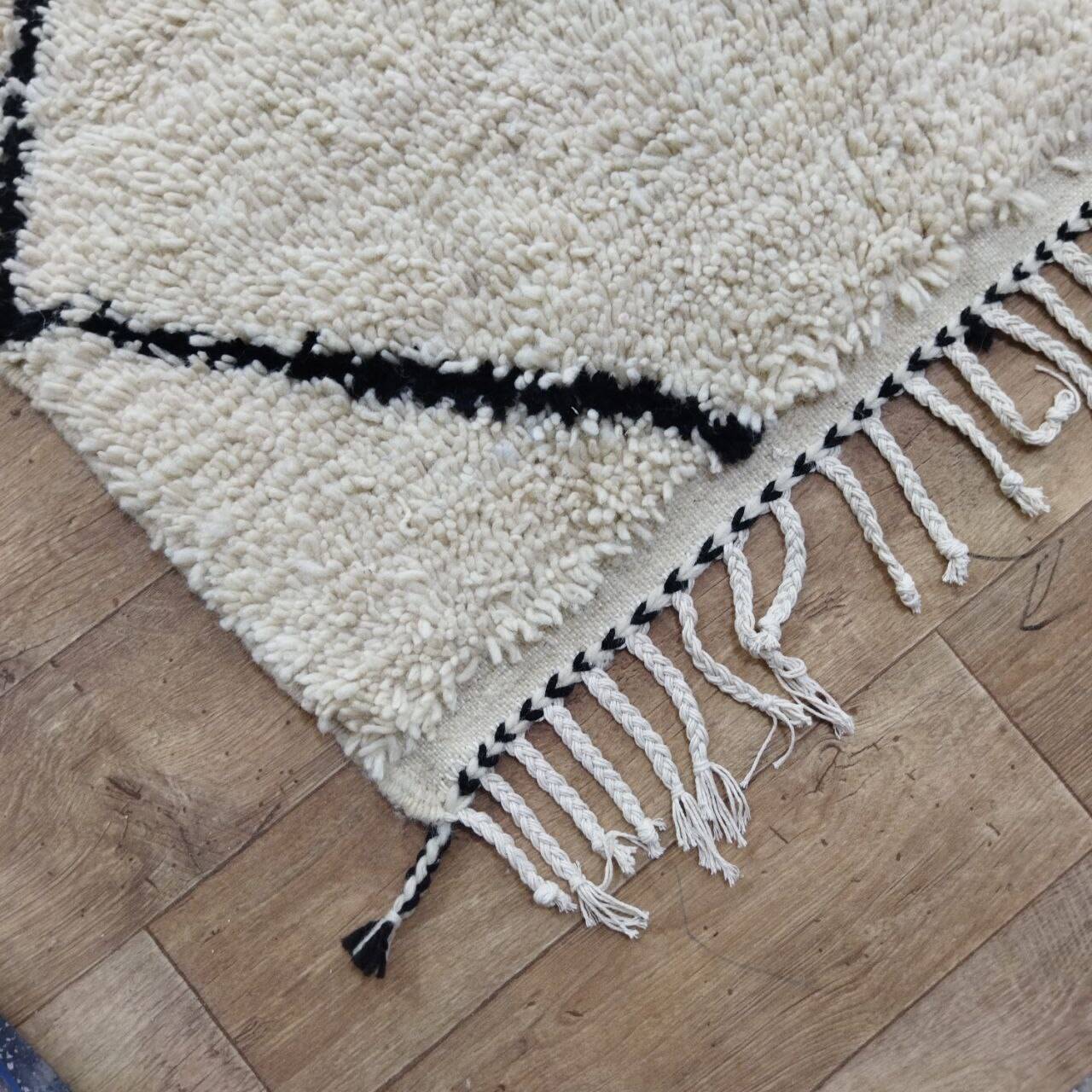 Azilal Berber rug in handmade wool 335 X 250 CM