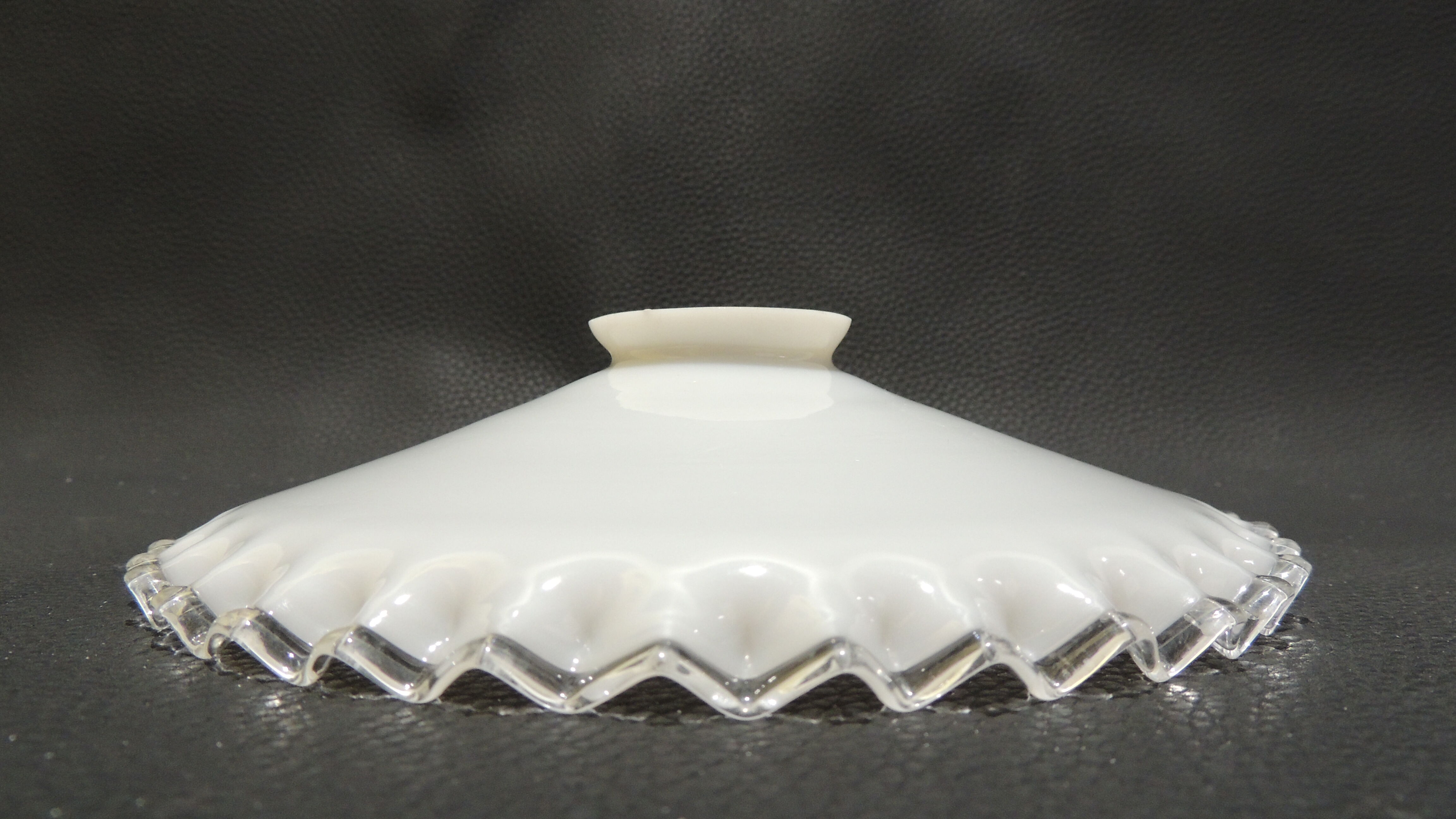 Pendant lamp Opaline white serrated / vintage / lampshade